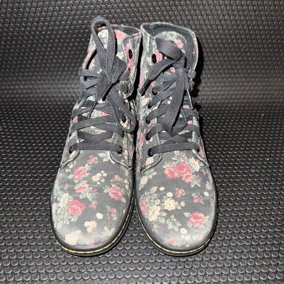 Doc Martens HACKNEY Canvas Black Vintage Roses Lace-Up Shoes Boots Womens Size 6 - Picture 2 of 8